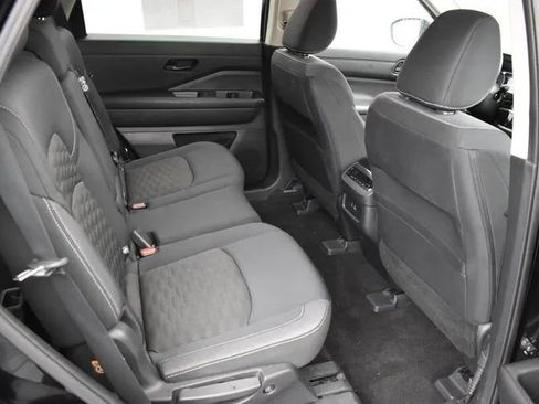 Used 2024 Nissan Pathfinder SV FWD image 18