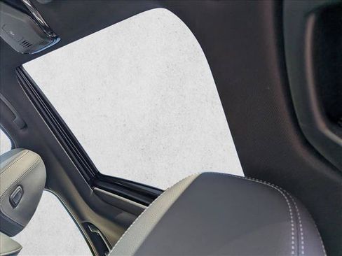 Used 2025 BMW 330i Sedan w/ Convenience Package RWD image 17