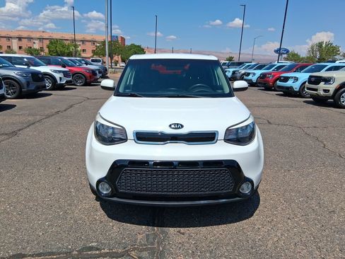 Used 2016 Kia Soul + FWD image 8