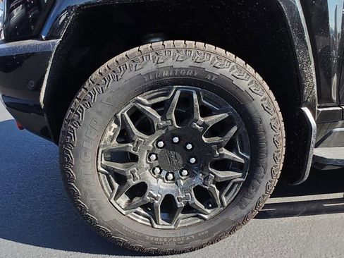 Used 2024 GMC Hummer EV 2X w/ LPO, Sport Package image 2