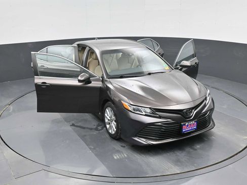 Used 2019 Toyota Camry LE image 36