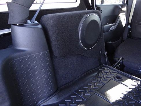 Used 2015 Jeep Wrangler Unlimited Rubicon w/ Connectivity Group image 34