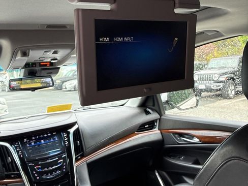 Used 2019 Cadillac Escalade ESV Premium Luxury AWD/4WD image 10