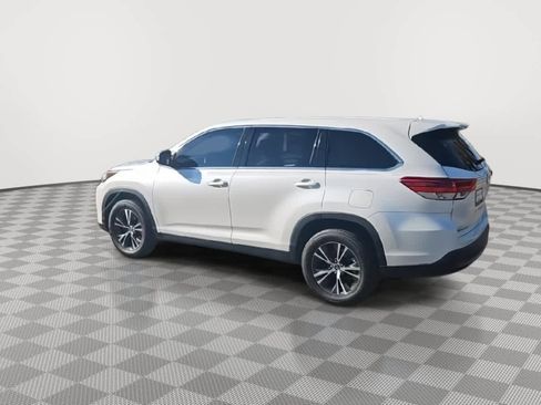 Used 2019 Toyota Highlander LE image 6