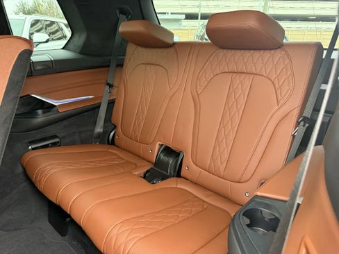 Used 2022 BMW X7 xDrive40i w/ M Sport Package image 17