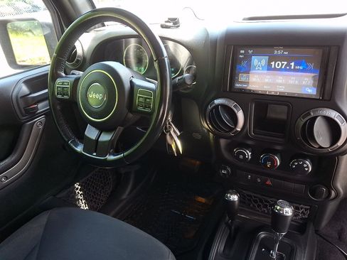 Used 2018 Jeep Wrangler Sport AWD/4WD image 14