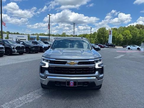 Used 2023 Chevrolet Silverado 1500 LT AWD/4WD image 2