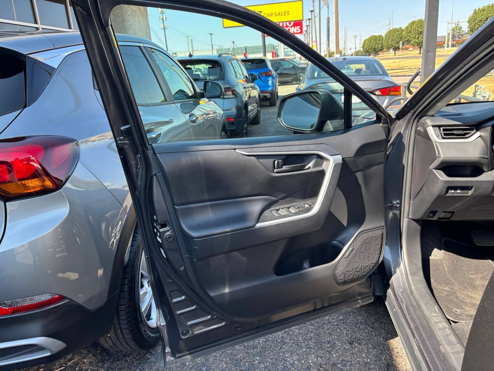 Used 2024 Toyota RAV4 LE AWD/4WD image 18