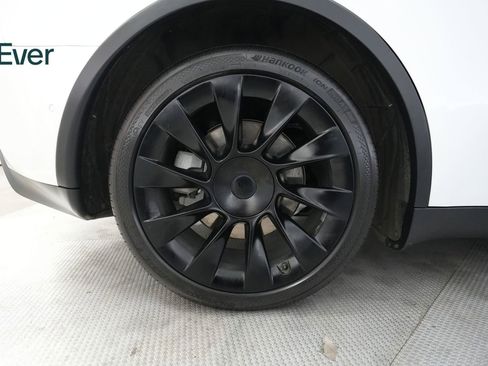 Used 2021 Tesla Model Y Long Range AWD/4WD image 22