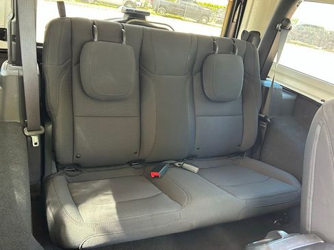 Certified 2020 Jeep Wrangler Sport AWD/4WD image 33