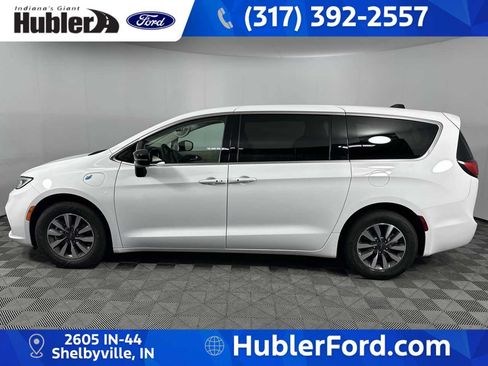 Used 2024 Chrysler Pacifica Limited FWD image 5