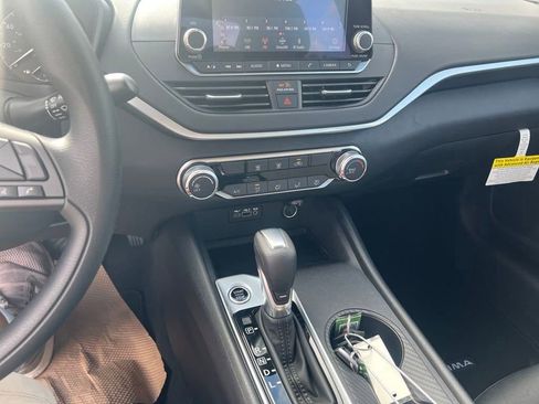 Used 2025 Nissan Altima 2.5 S image 19