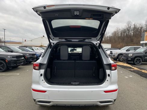 Used 2024 Mitsubishi Outlander SE image 13