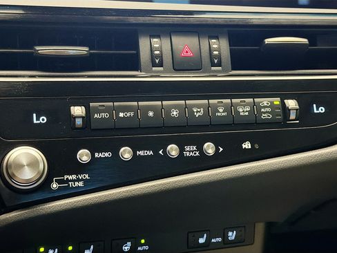 Used 2025 Lexus ES 300h w/ Premium Package FWD image 10