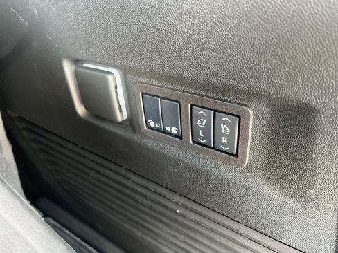 Used 2024 GMC Yukon AT4 w/ AT4 Premium Plus Package AWD/4WD image 20