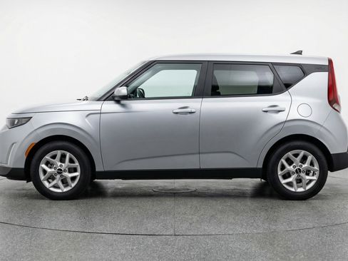 Used 2025 Kia Soul LX w/ LX Technology Package FWD image 5
