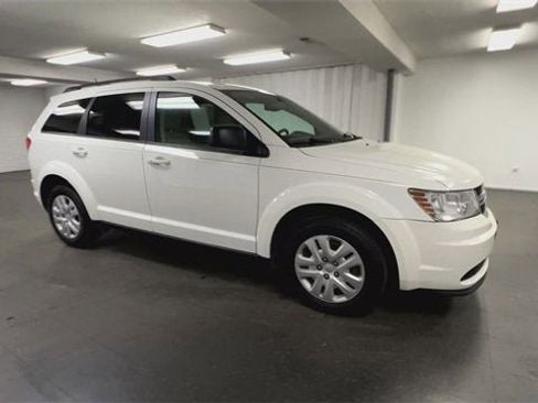 Used 2016 Dodge Journey SE w/ Flexible Seating Group image 2