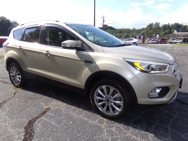 Used 2017 Ford Escape Titanium w/ Equipment Group 301A AWD/4WD image 4