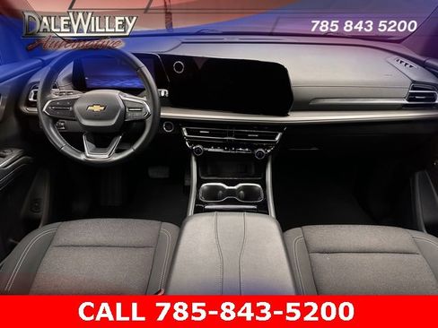 Used 2024 Chevrolet Traverse LT image 7