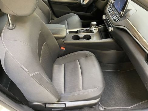 Used 2025 Nissan Altima 2.5 SV FWD image 23