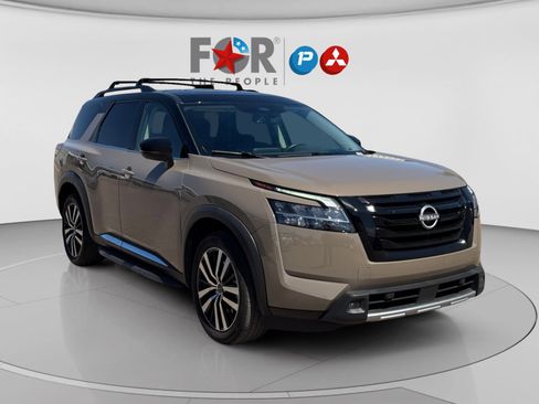 Used 2023 Nissan Pathfinder Platinum w/ Lighting Package (N93) image 6