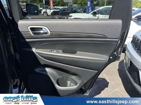 Used 2022 Jeep Grand Cherokee Laredo X AWD/4WD image 24