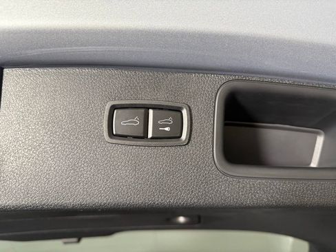 New 2026 Porsche Macan image 18