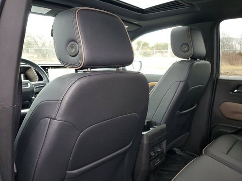 Used 2024 GMC Canyon Denali image 29