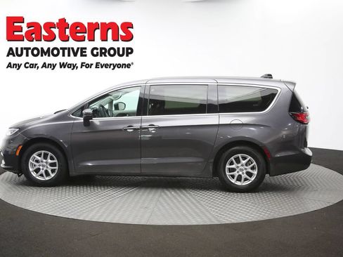 Used 2023 Chrysler Pacifica Touring-L FWD image 61