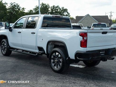 Used 2021 Chevrolet Silverado 2500 Custom w/ Custom Value Package image 9