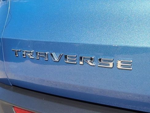 Used 2025 Chevrolet Traverse LT image 9