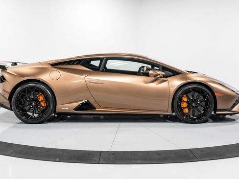 Used 2024 Lamborghini Huracan Tecnica RWD image 2