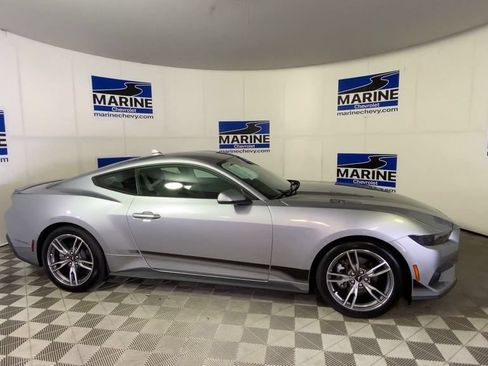 Used 2025 Ford Mustang Premium RWD image 3