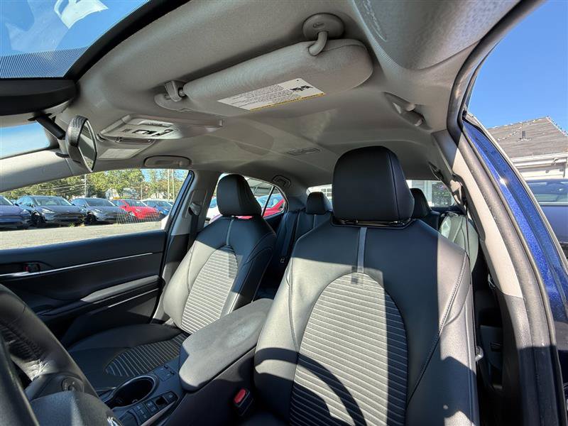 Used 2021 Toyota Camry SE w/ Cold Weather Package FWD image 10