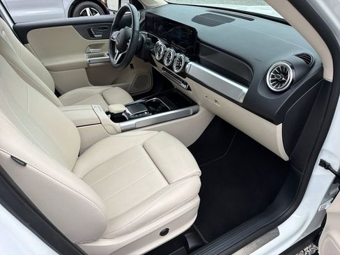 Used 2023 Mercedes-Benz GLB 250 w/ Premium Package image 27