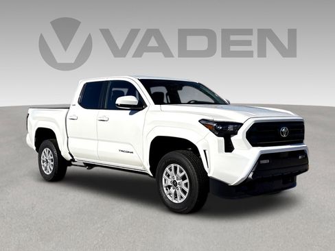 Used 2025 Toyota Tacoma SR5 image 1
