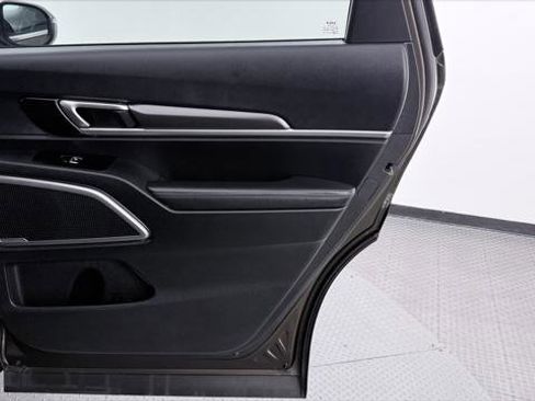 Used 2025 Kia Telluride S FWD image 21