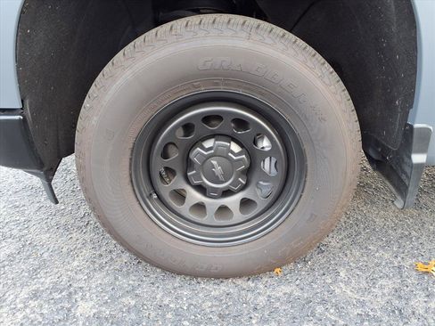 Used 2025 Chevrolet Silverado 1500 W/T image 5