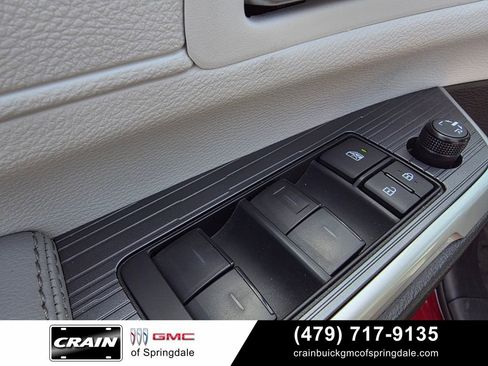 Used 2025 Toyota Sienna XLE w/ XLE Plus Package FWD image 12