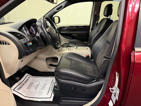 Used 2019 Dodge Grand Caravan SXT image 7