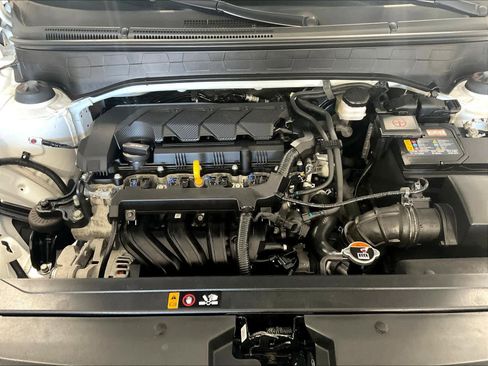 Used 2025 Hyundai Venue SE image 28