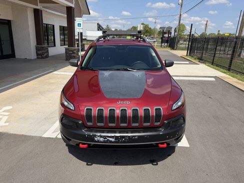 Used 2017 Jeep Cherokee Trailhawk AWD/4WD image 9