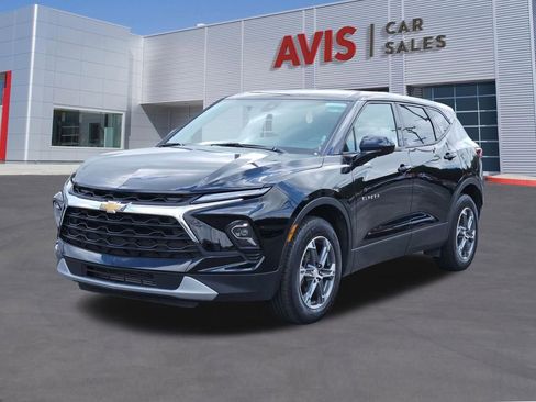 Used 2025 Chevrolet Blazer LT FWD image 1