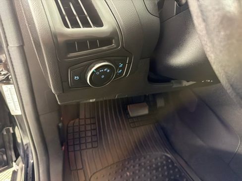 Used 2016 Ford Focus SE FWD image 11