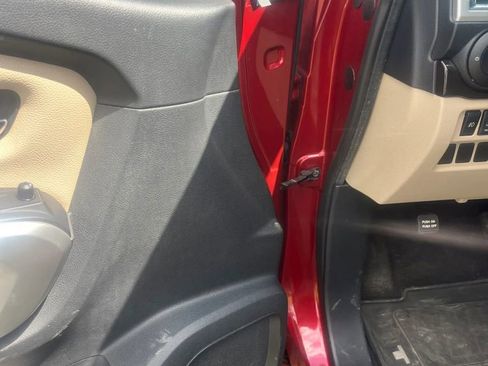 Used 2017 Nissan Titan SV image 22