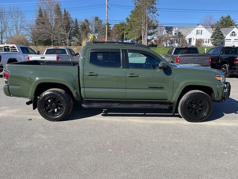 Used 2021 Toyota Tacoma TRD Sport w/ Technology Package image 2