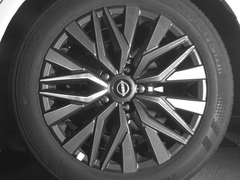 Used 2025 Nissan Altima 2.5 SV FWD image 14