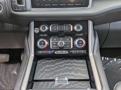 Used 2023 GMC Yukon Denali RWD image 21