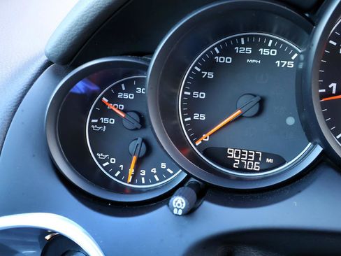 Used 2018 Porsche Cayenne Platinum Edition image 58