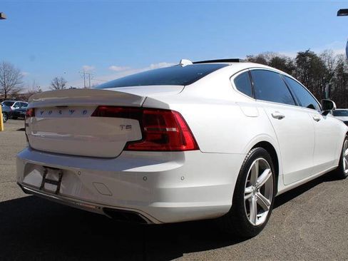 Used 2018 Volvo S90 T5 Momentum w/ Convenience Package FWD image 11